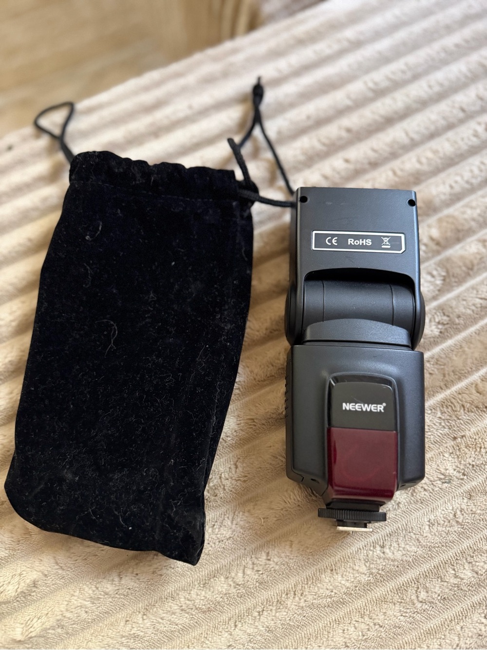 TT560 Black Speedlite Flash for DSLR Cameras - Picture 2 of 7